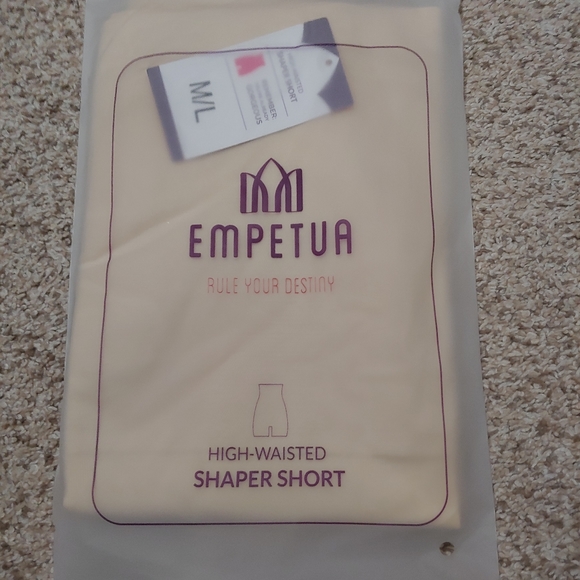 Shapermint Other - NWT Shapermint Empetua High Waisted Short